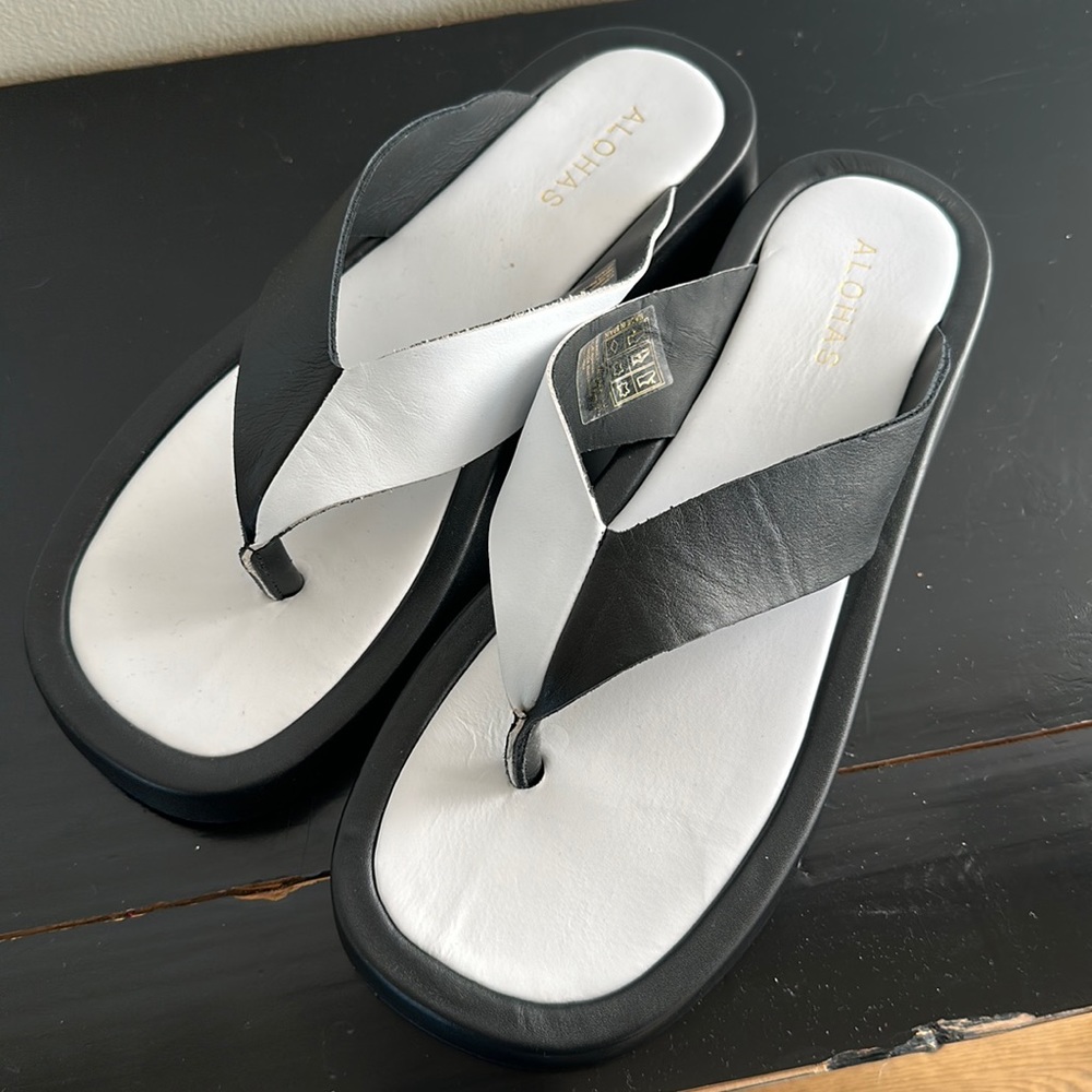 Alohas all leather (rubber sole) black and white sz 39